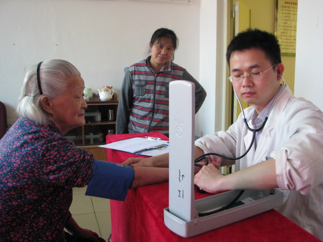 青年義工義診.jpg 青年義工義診.jpg