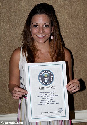 美國(guó)一年輕媽媽捐獻(xiàn)325升母乳 破世界紀(jì)錄