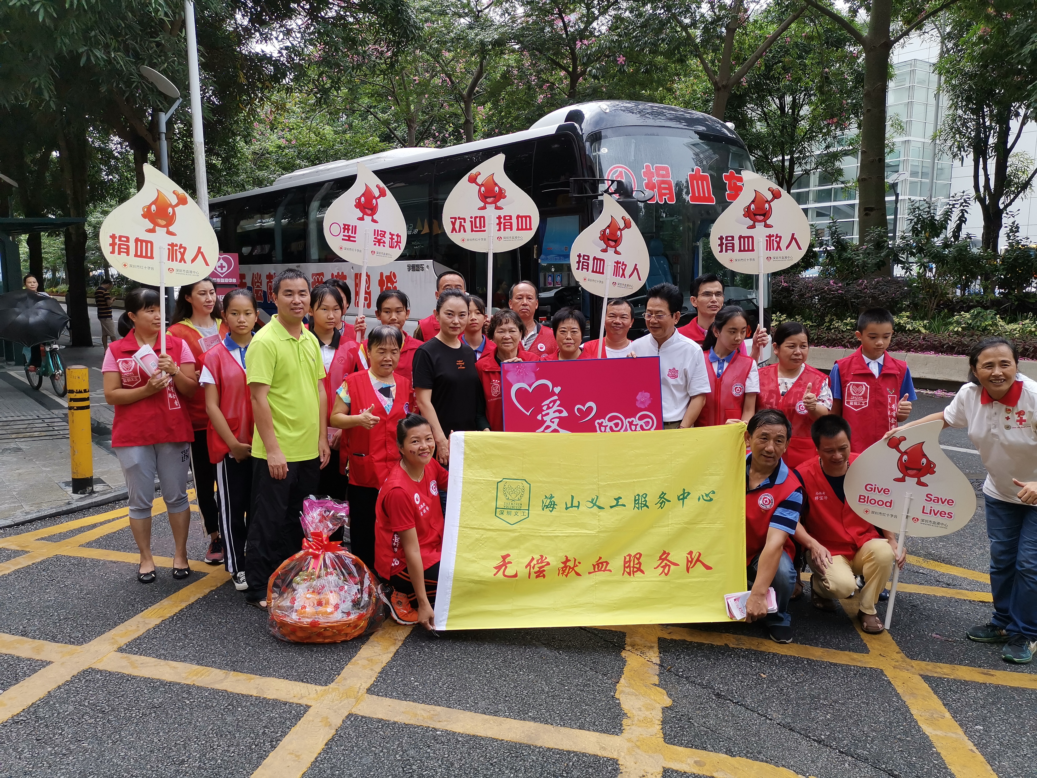2019年10月13日社區(qū)獻(xiàn)血志愿活動.jpg 2019年10月13日社區(qū)獻(xiàn)血志愿活動.jpg